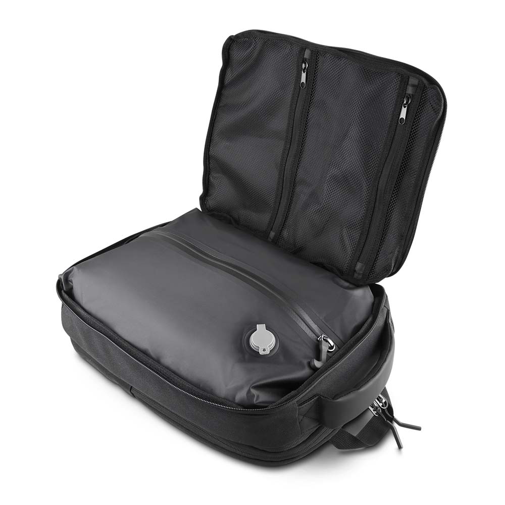 Mochila com compartimento a vácuo